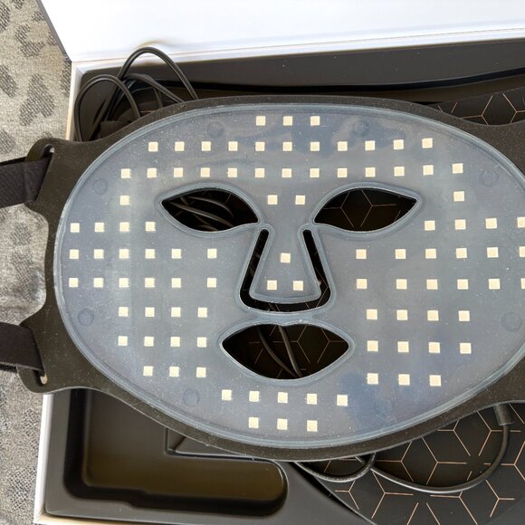 Megelin LED Light Therapy Face Mask For Face and Neck  Black Retail $259 - Picture 5 of 13